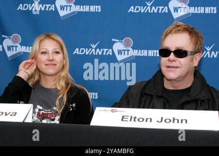 Anna Kournikova e Sir Elton John alla conferenza stampa di Advanta World Team Tennis Smash Hits presso l'Università di Villanova il 10 ottobre 2007 a Villanova, Pa. Crediti: Scott Weiner/MediaPunch Foto Stock