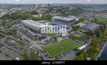 Vista aerea dell'Husky Stadium (ufficialmente Alaska Airlines Field presso l'Husky Stadium per motivi di sponsorizzazione) è uno stadio di calcio all'aperto nel nord-ovest Foto Stock