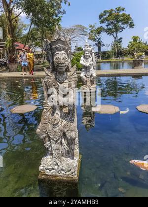 BALI, INDONESIA, 18 SETTEMBRE: Scultura al tempio Tirta Gangga il 18 settembre 2018, Bali, Indonesia, Asia Foto Stock