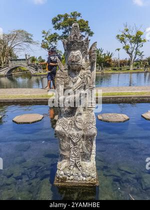 BALI, INDONESIA, 18 SETTEMBRE: Scultura al tempio Tirta Gangga il 18 settembre 2018, Bali, Indonesia, Asia Foto Stock