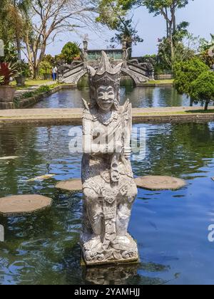 BALI, INDONESIA, 18 SETTEMBRE: Scultura al tempio Tirta Gangga il 18 settembre 2018, Bali, Indonesia, Asia Foto Stock