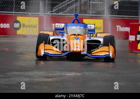 Il pilota DELLA INDYCAR Series, SCOTT DIXON (9) di Auckland, nuova Zelanda, viaggia attraverso le curve durante una sessione di prove bagnate e pericolose per il Big Mac Foto Stock