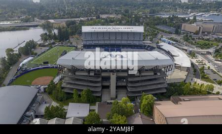 Vista aerea dell'Husky Stadium (ufficialmente Alaska Airlines Field presso l'Husky Stadium per motivi di sponsorizzazione) è uno stadio di calcio all'aperto nel nord-ovest Foto Stock