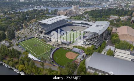 Vista aerea dell'Husky Stadium (ufficialmente Alaska Airlines Field presso l'Husky Stadium per motivi di sponsorizzazione) è uno stadio di calcio all'aperto nel nord-ovest Foto Stock