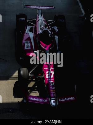 L'equipaggio della Andretti Autosport Honda lancia la sua auto da corsa su pit Road prima di una prova per l'Indianapolis 500 all'Indianapolis Motor Speedway di Foto Stock