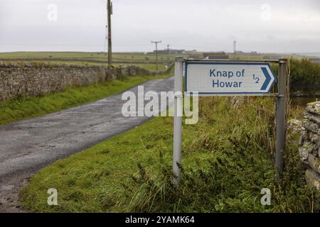 Cartello, Knap of Howar, il più antico insediamento sopravvissuto nell'Europa nord-occidentale del primo periodo neolitico, Papa Westray, Orcadi, Scozia, Gran Bretagna Foto Stock