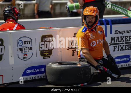 Il pilota INDYCAR, SCOTT DIXON (9) di Auckland, nuova Zelanda, porta la sua vettura Chip Ganassi Racing Honda per un pit stop durante il Pit Stop Competition A. Foto Stock