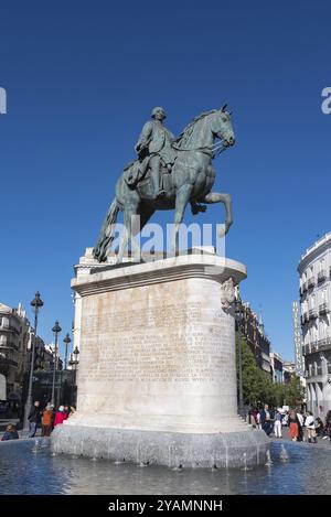 Replica in bronzo della statua equestre di Carlo III a Puerta del Sol, Madrid. Realizzato da Rodriguez, Zancada e Banuelos Ramon Foto Stock