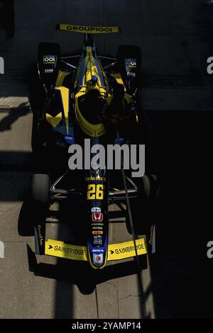 L'equipaggio della Andretti Autosport Honda lancia la sua auto da corsa su pit Road prima di una prova per l'Indianapolis 500 all'Indianapolis Motor Speedway di Foto Stock