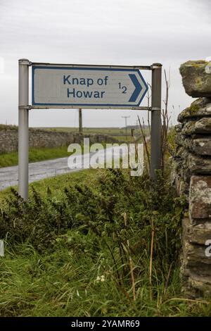 Cartello, Knap of Howar, il più antico insediamento sopravvissuto nell'Europa nord-occidentale del primo periodo neolitico, Papa Westray, Orcadi, Scozia, Gran Bretagna Foto Stock