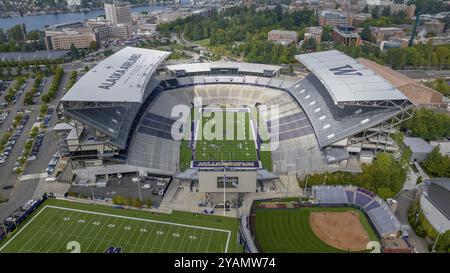 Vista aerea dell'Husky Stadium (ufficialmente Alaska Airlines Field presso l'Husky Stadium per motivi di sponsorizzazione) è uno stadio di calcio all'aperto nel nord-ovest Foto Stock