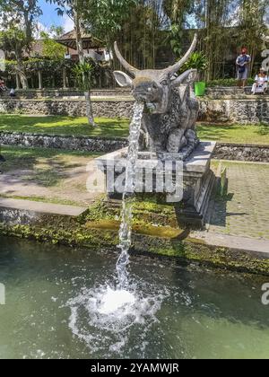 BALI, INDONESIA, 18 SETTEMBRE: Scultura al tempio Tirta Gangga il 18 settembre 2018, Bali, Indonesia, Asia Foto Stock