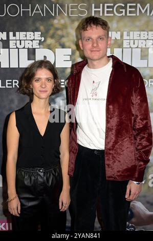 Liv Lisa Fries und Johannes Hegemann bei der Premiere des Kinofilms a Liebe, Eure Hilde im Kino in der Kulturbrauerei. Berlino, 14.10.2024 *** Liv Lisa Fries e Johannes Hegemann alla prima del film a Liebe, Eure Hilde al cinema della Kulturbrauerei Berlin, 14 10 2024 foto:XF.xKernx/xFuturexImagex hilde 4015 Foto Stock