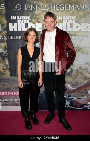 Liv Lisa Fries und Johannes Hegemann bei der Premiere des Kinofilms a Liebe, Eure Hilde im Kino in der Kulturbrauerei. Berlino, 14.10.2024 *** Liv Lisa Fries e Johannes Hegemann alla prima del film a Liebe, Eure Hilde al cinema della Kulturbrauerei Berlin, 14 10 2024 foto:XF.xKernx/xFuturexImagex hilde 4014 Foto Stock