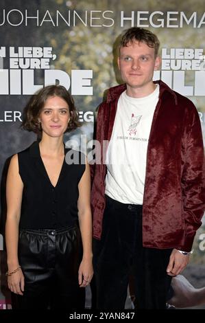 Liv Lisa Fries und Johannes Hegemann bei der Premiere des Kinofilms a Liebe, Eure Hilde im Kino in der Kulturbrauerei. Berlino, 14.10.2024 *** Liv Lisa Fries e Johannes Hegemann alla prima del film a Liebe, Eure Hilde al cinema della Kulturbrauerei Berlin, 14 10 2024 foto:XF.xKernx/xFuturexImagex hilde 4016 Foto Stock