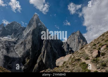 Trekking nella splendida valle di Nangma (Yosemite del Pakistan), Kanday, Baltistan, Pakistan Foto Stock