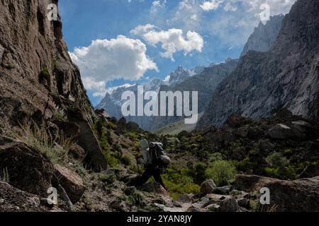 Trekking nella splendida valle di Nangma (Yosemite del Pakistan), Kanday, Baltistan, Pakistan Foto Stock