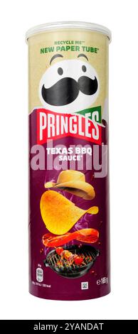 La salsa Pringles Texas BBQ insaporisce spuntini salati in un tubo di carta riciclabile da 185 g. Foto Stock