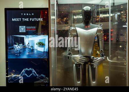 Optimus, noto anche come Tesla Bot, è un umanoide robotico generico in fase di sviluppo da Tesla, Inc., Hong Kong, Cina. Foto Stock