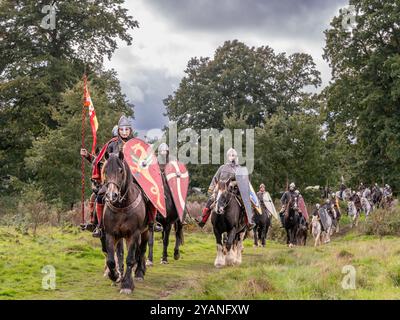 La cavalleria condusse la strada alla decisiva battaglia di Hastings del 1066 nella battaglia di East Sussex, Regno Unito Foto Stock