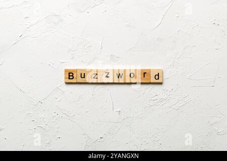 PAROLA BUZZWORD scritta su blocco di legno. Testo DI PAROLA DI RONZIO sulla tabella di cemento per il vostro desing, concetto. Foto Stock