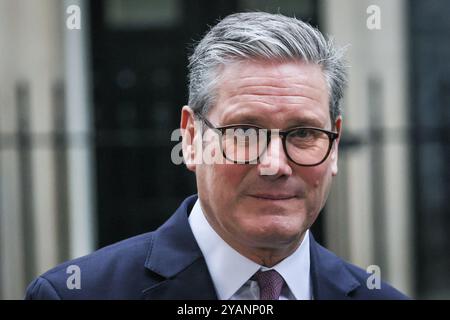 Londra, Regno Unito. 15 ottobre 2024. Sir Keir Starmer, primo Ministro del Regno Unito e leader del Partito Laburista, questa mattina ha rilasciato un'intervista alla BBC fuori 10 Downing Street a Westminster, davanti ad un gabinetto politico più tardi. Crediti: Imageplotter/Alamy Live News Foto Stock