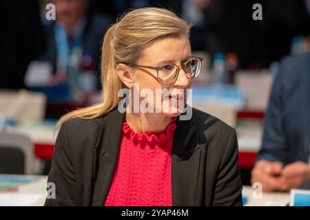 Augusta, Baviera, Germania - 11 ottobre 2024: Katrin Albsteiger, sindaco di Neu-Ulm alla conferenza del partito CSU ad Augusta *** Katrin Albsteiger, Oberbürgermeisterin von Neu-Ulm auf dem CSU-Parteitag ad Augusta Foto Stock