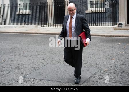 Londra, Regno Unito. 15 ottobre 2024. Il procuratore generale Richard Hermer KC lascia una riunione di gabinetto a Downing Street: Justin ng/Alamy Live News. Foto Stock