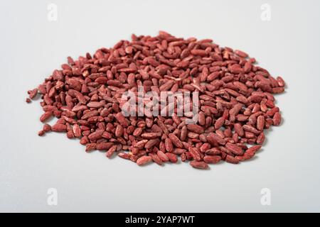 Vista angolare Herb HongQu o HongQuMi o fermentum Rubrum o Red Yeast Rice Foto Stock