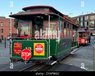 Funivia n. 13 in avvicinamento al giradischi. Costruito nel 1991 da Muni Shops. Foto Stock
