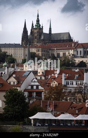 Vista del Castello di Praga e della Cattedrale di San Vito Foto Stock