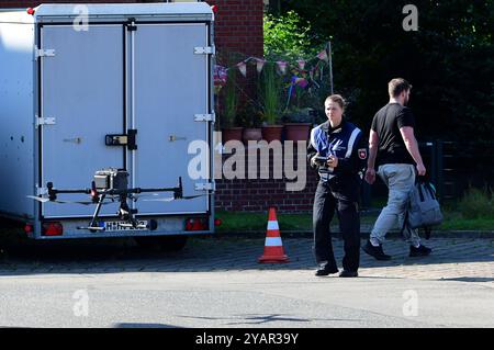 Großübung Terroranschlag: Hannover probt den Ernstfall einer Geiselnahme in einem Bus auf dem Üstra-Betriebshof Glocksee. Hnnover, 21.09.2024 *** grande esercitazione attacco terroristico Hannover prova l'emergenza di una situazione di ostaggio in un autobus presso il deposito di Üstra Glocksee Hnnover, 21 09 2024 foto:Xn.xHeuselx/xFuturexImagex terroruebung 4044 Foto Stock