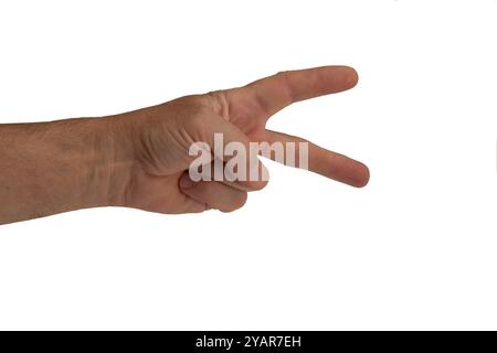 La mano sinistra dell'uomo ha fatto un gesto a V. Sfondo bianco. Foto Stock