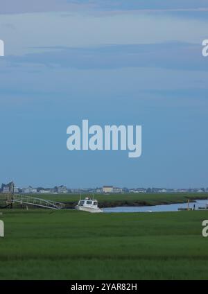 Seabrook si trova appena a sud della famosa Hampton Beach nel New Hampshire sudorientale. L'Oceano Atlantico e' proprio dietro queste case. Le paludi sono numerose qui Foto Stock
