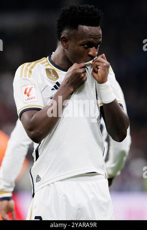 MADRID, SPAGNA - 11 NOVEMBRE: Vinicius jr del Real Madrid festeggia un gol durante la partita della Liga 2023/24 tra Real Madrid e Valencia a Sant Foto Stock