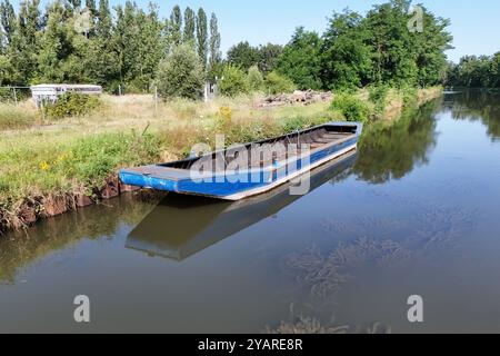 Tipica barca a fondo piatto in legno sulla Loira in Francia Foto Stock