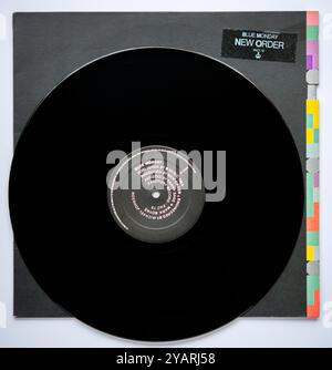 Copertina e vinile della versione originale da 12 pollici del singolo dei New Order Blue Monday, che è stato pubblicato nel 1983 Foto Stock