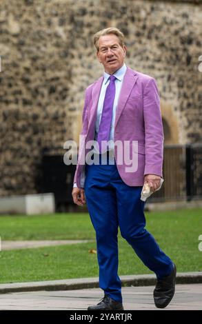 Londra, Regno Unito. 15 ottobre 2024. Michael Portillio, è un giornalista britannico, un'emittente televisiva ed ex politico del Partito Conservatore nella foto di College Green, Westminster Londra Regno Unito Credit: Ian Davidson/Alamy Live News Foto Stock