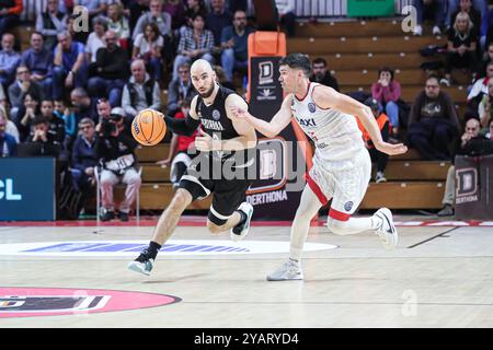 #2 Kuhse Tommy (Bertram Derthona Basket Tortona) durante Bertram Derthona Basket vs BAXI Manresa, partita di basket della Champions League a Casale, Italia, 15 ottobre 2024 Foto Stock