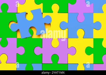 Molti pezzi colorati del puzzle come sfondo. Simbolo di autismo Foto Stock