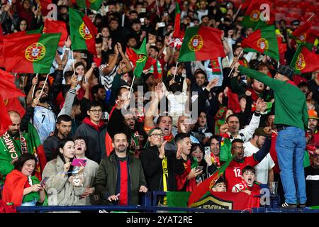 Tifosi portoghesi in tribuna durante la partita del gruppo A1 della UEFA Nations League a Hampden Park, Glasgow. Data foto: Martedì 15 ottobre 2024. Foto Stock