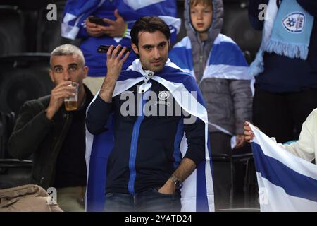 Udine, Italia. 14 ottobre 2024. Tifosi israeliani durante la partita di UEFA Nations League allo Stadio Friuli di Udine. Il credito per immagini dovrebbe essere: Jonathan Moscrop/Sportimage Credit: Sportimage Ltd/Alamy Live News Foto Stock