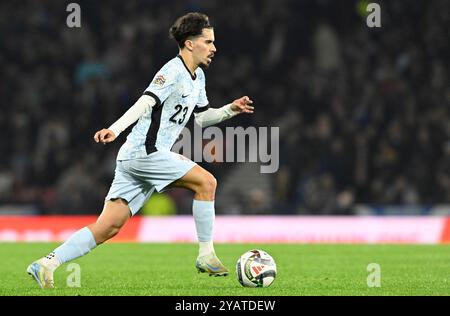 Glasgow, Regno Unito. 15 ottobre 2024. Vitinha del Portogallo durante la partita di UEFA Nations League a Hampden Park, Glasgow. Il credito per immagini dovrebbe essere: Neil Hanna/Sportimage Credit: Sportimage Ltd/Alamy Live News Foto Stock