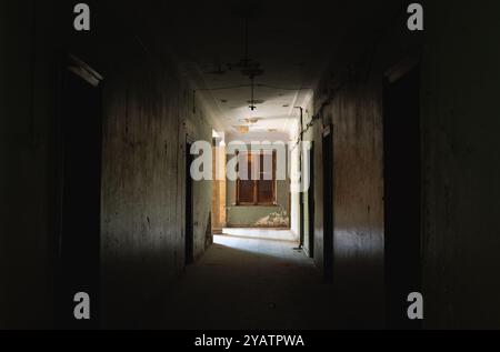 Vista interna dei luoghi abbandonati sovietici in Georgia Foto Stock