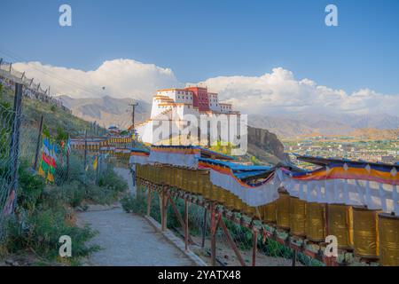 Palazzo dei Panchen Lamas a Shigatse, Tibet, Cina. Copia spazio per il testo Foto Stock