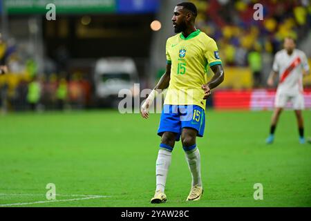 Brasília (DF), 15/10/2024 - calcio/BRASILE X PERÙ - Gerson dal Brasile - partita tra BRASILE X PERÙ, valida per il decimo turno delle qualificazioni ai Mondiali 2026, tenutesi presso la BRB Mané Garrincha Arena, a Brasília, nella notte di questo giorno del giorno 15. (Foto: Eduardo Carmim/Alamy Live News) Foto Stock