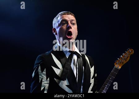 San Paolo, Brasile. 15 ottobre 2024. SAN PAOLO, BRASILE - 15 OTTOBRE: Nicholaus Arson of the Hives si esibisce sul palco durante il loro tour brasiliano 2024 al Tokio Marine Hall il 15 ottobre 2023, a San Paolo/SP, Brasile. (Foto di Leandro Bernardes/PxImages) credito: PX Images/Alamy Live News Foto Stock