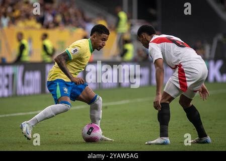 Brasilia, Perù. 15 ottobre 2024. São PAOLO, BRASILE - 15 OTTOBRE: Partita delle qualificazioni ai Mondiali FIFA 2026 tra Brasile e Perù all'Arena BRB Mané Garrincha Stadium il 15 ottobre 2024 a Brasilia, DF, Brasile. (Foto di Guilherme Veiga/PxImages) credito: PX Images/Alamy Live News Foto Stock