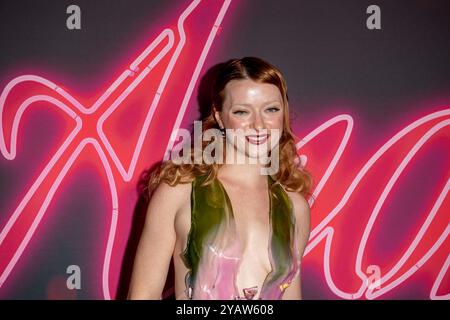 New York, Stati Uniti. 15 ottobre 2024. NEW YORK, NEW YORK - 15 OTTOBRE: Lindsey Normington partecipa alla prima di "Anora" a New York al Regal Times Square il 15 ottobre 2024 a New York. Crediti: Ron Adar/Alamy Live News Foto Stock