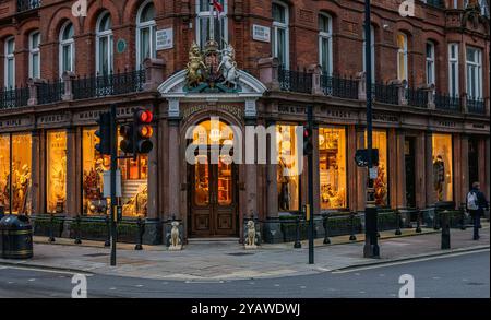 Esterno del negozio di armi James Purdey & Sons, Mayfair, Londra, Inghilterra Foto Stock